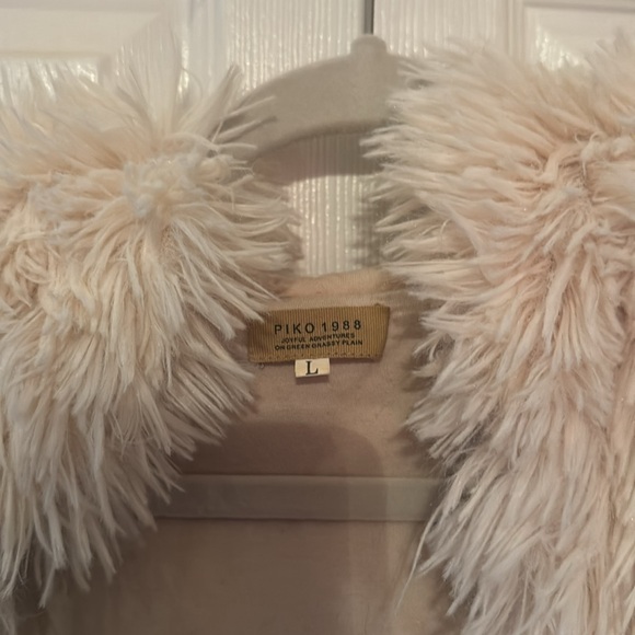 Faux Fur Cream Vest - Picture 4 of 4